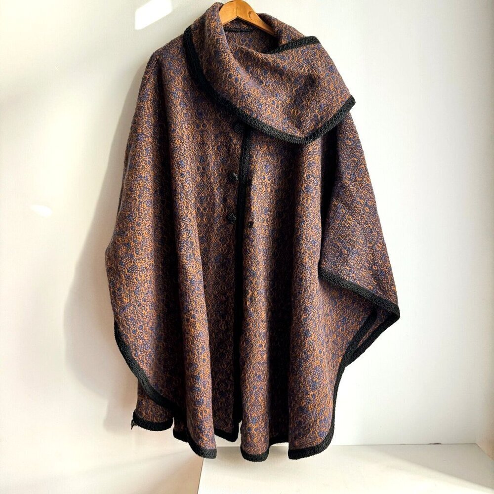 Vintage wool Borw Blue Woven Button Closure Neck Detail Cape OS